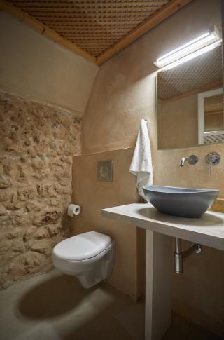Oia santorini cellar bathroom sink toilet hot tub veranda hu 536ba3325a65d130.jpg