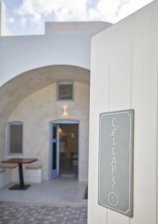 Oia santorini white building blue door hot tub hu 33fc9d13cf10817e.jpg