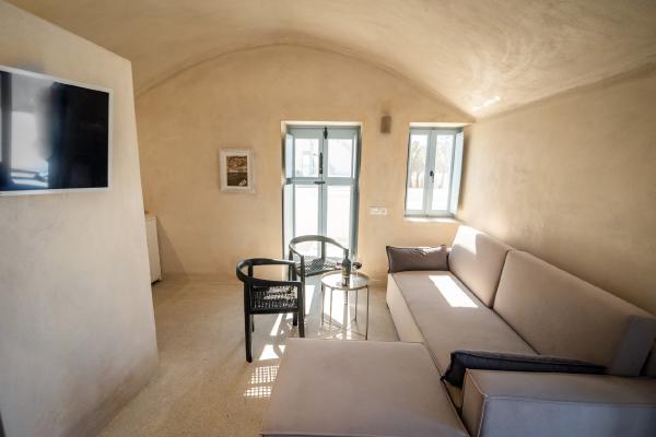 Oia cellars santorini gallery image 16 hu 39acbd20f39d378.jpg
