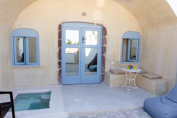 Oia cellars santorini gallery image 37 hu e5d6ee9fa6b90638.jpg